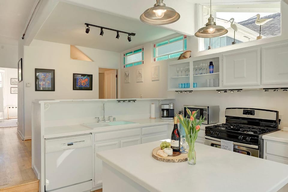 3943 Rad Beach House House in Pacific Grove