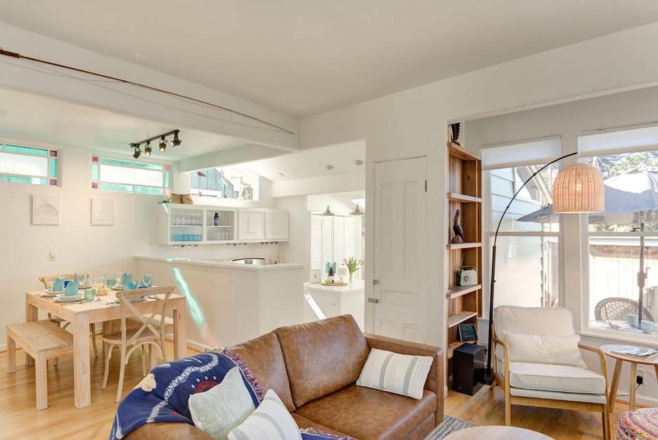 3943 Rad Beach House House in Pacific Grove