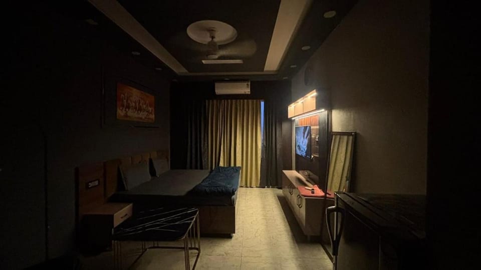 Urban Excape 10 hours a daY Apartment in Noida