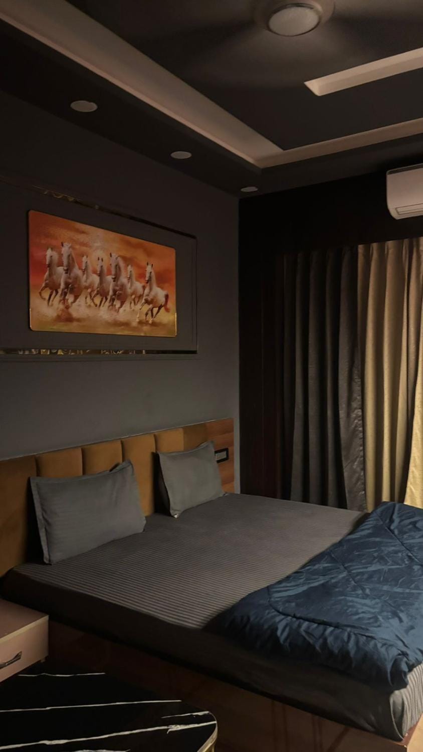 Urban Excape 10 hours a daY Apartment in Noida