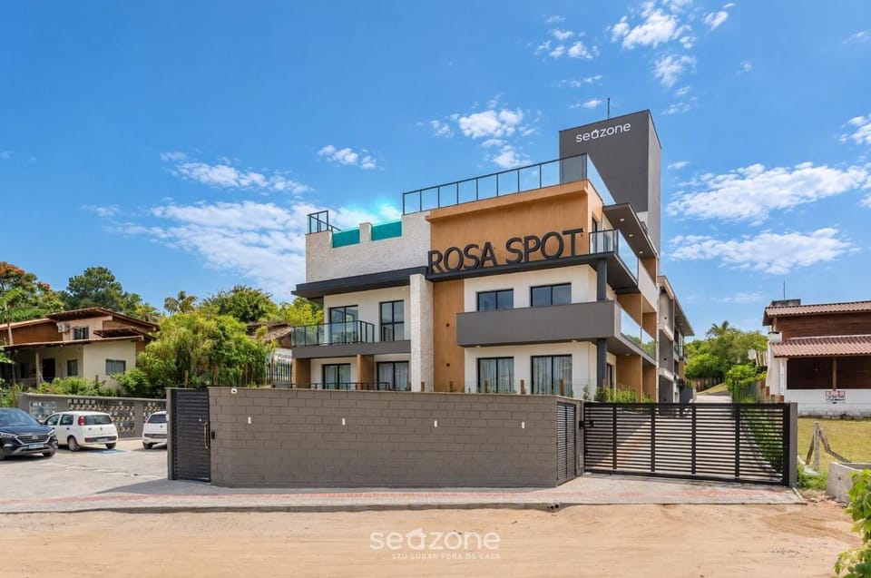 Facade/entrance, Off site