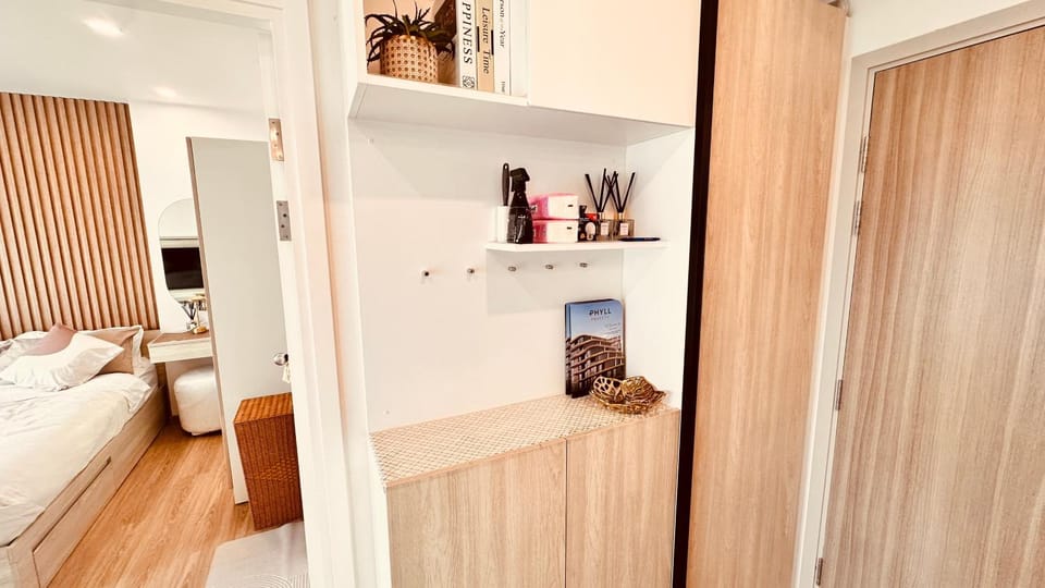 Photo of the whole room, wardrobe