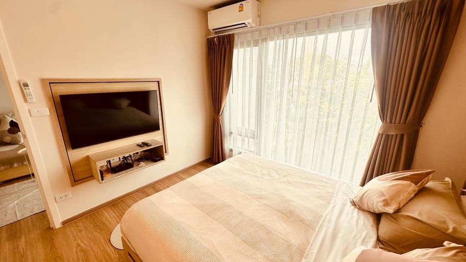 Bed, TV and multimedia, Bedroom, air conditioner