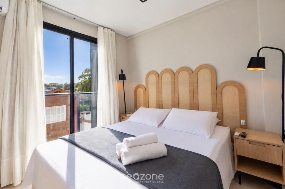 Bed, Balcony/Terrace, Bedroom, City view