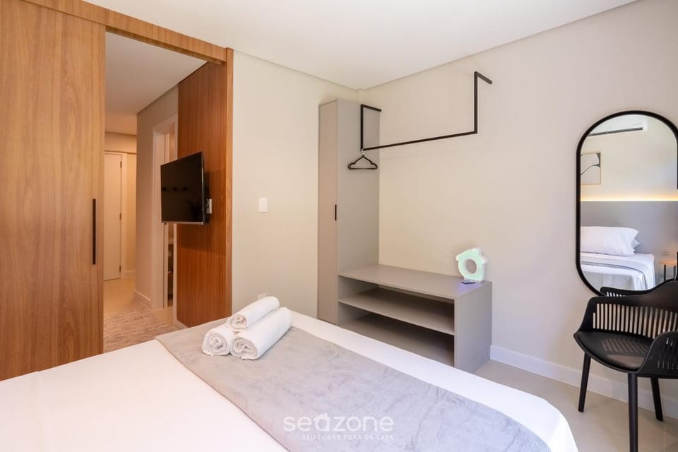 Bed, TV and multimedia, Bedroom