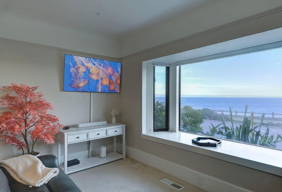 3946 Listen to the Waves House in Pacific Grove