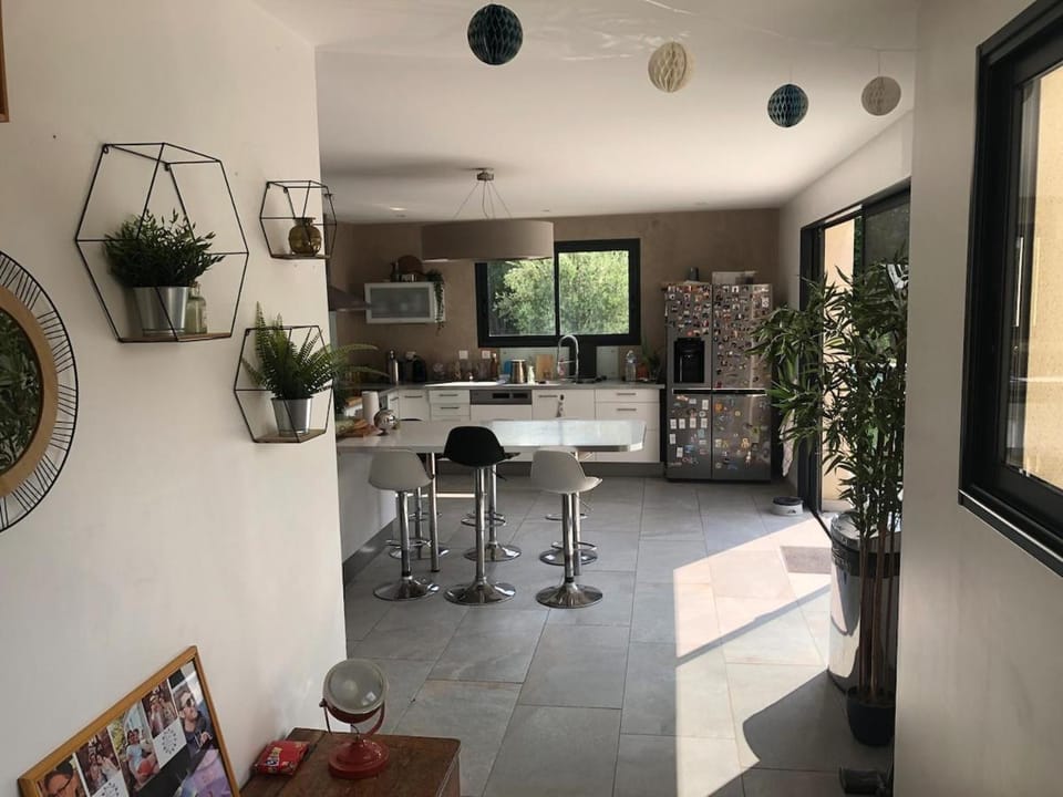 Single-storey house in Saint-Cyr House in Saint-Cyr-sur-Loire