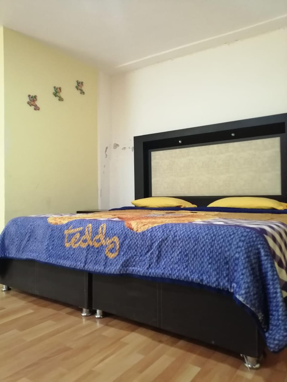 Property building, Restaurant/places to eat, Bed, Photo of the whole room, Bedroom, Breakfast