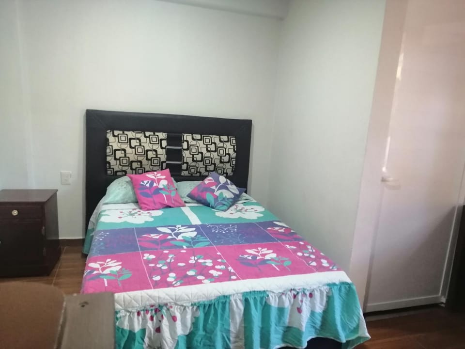 Bed, Photo of the whole room, Bedroom, Breakfast, towels