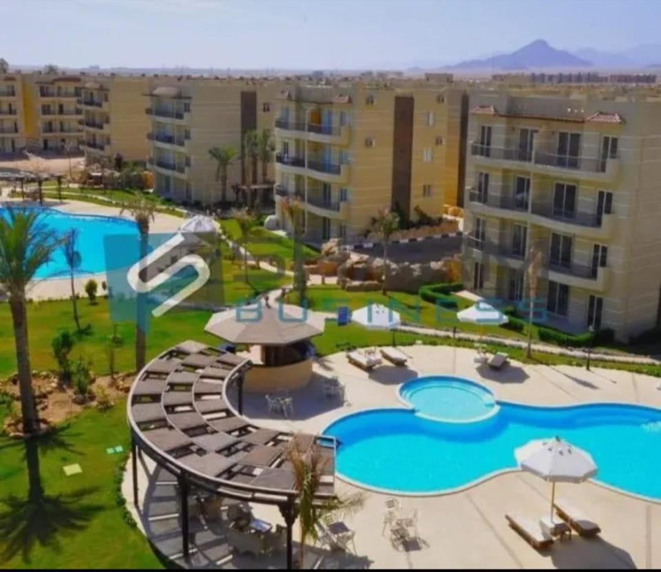 Natural landscape, Mountain view, Swimming pool, Location, sunbed