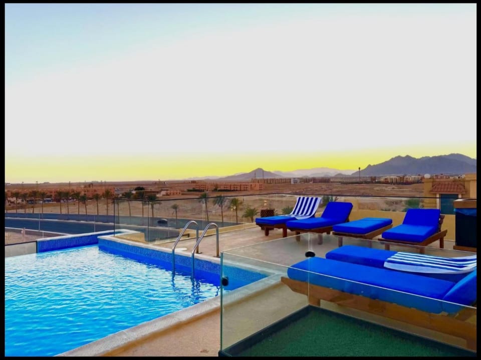 Mountain view, Swimming pool, sunbed