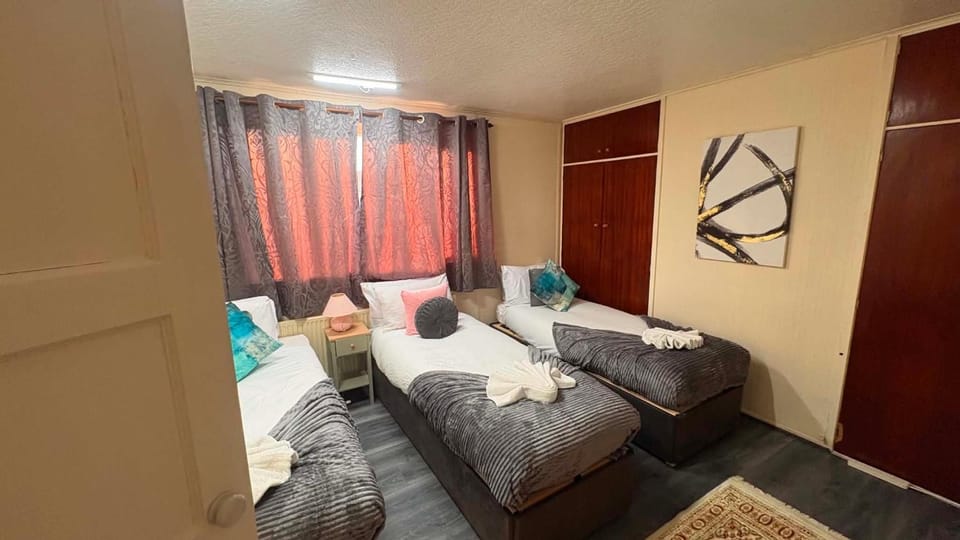 Holiday Contractor House-4 Bedrooms Near Airport House in Metropolitan Borough of Solihull