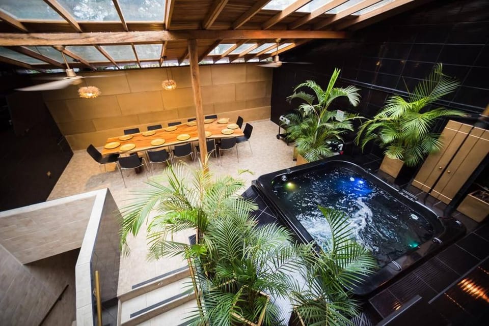 11Br Pool Jacuzzi EventsOk Parque Lleras Provenza House in Medellin