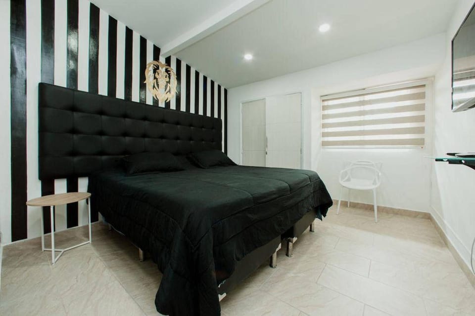 11Br Pool Jacuzzi EventsOk Parque Lleras Provenza House in Medellin