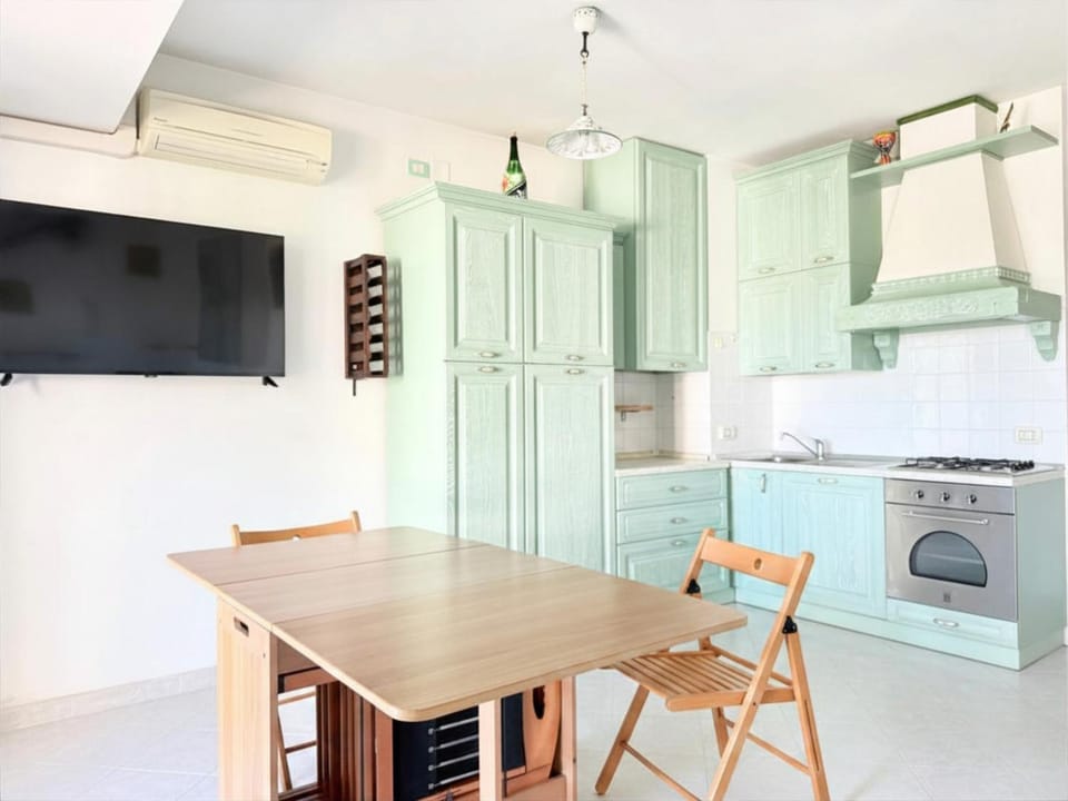M465 - Marcelli, bilocale con posto auto e aria condizionata Apartment in Marcelli