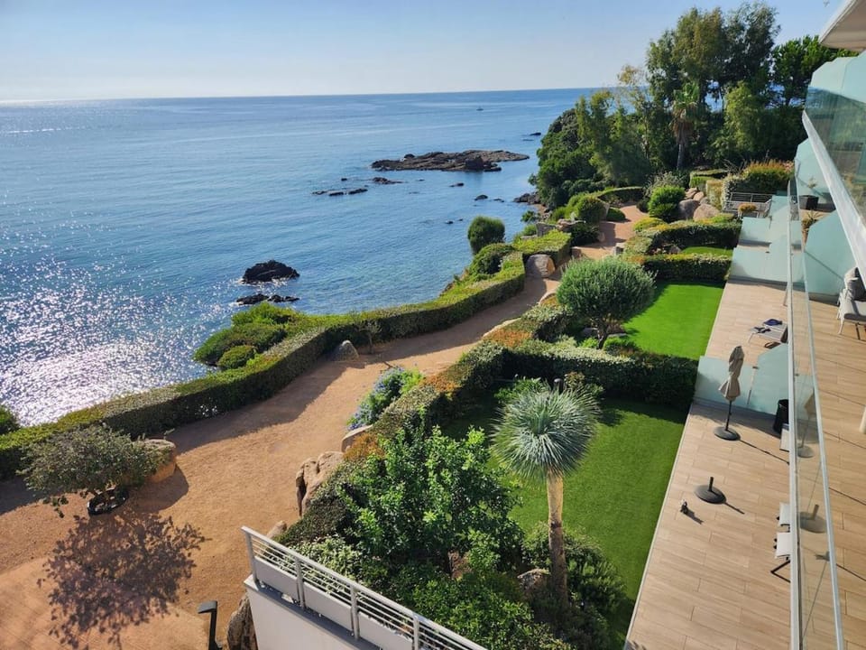 Appartement vue mer panoramique avec piscine à Solenzara Apartment in Sari-Solenzara