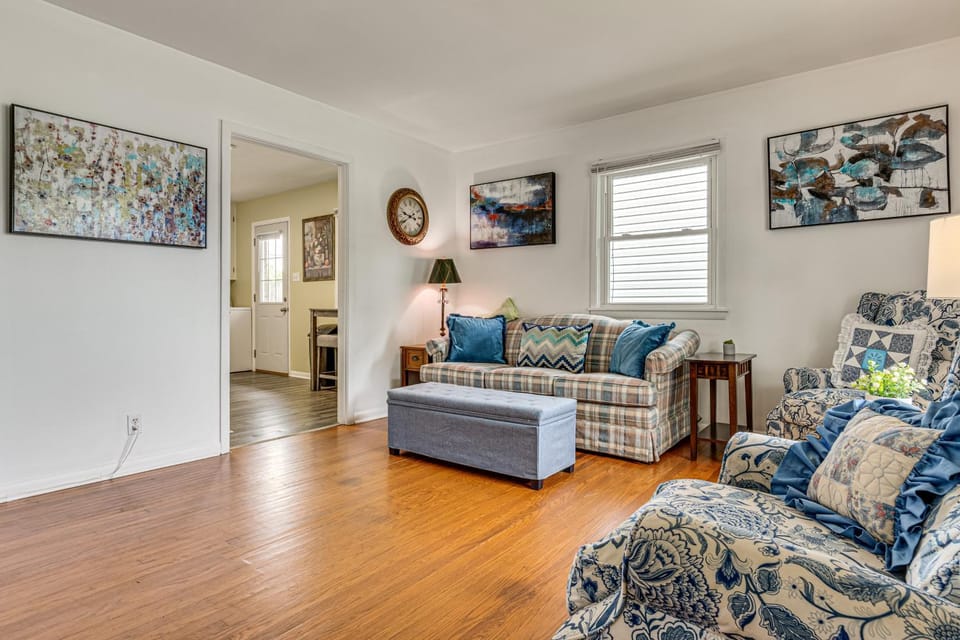 Pets Welcome! Walkable Beech Grove Haven Near Town House in Perry Township