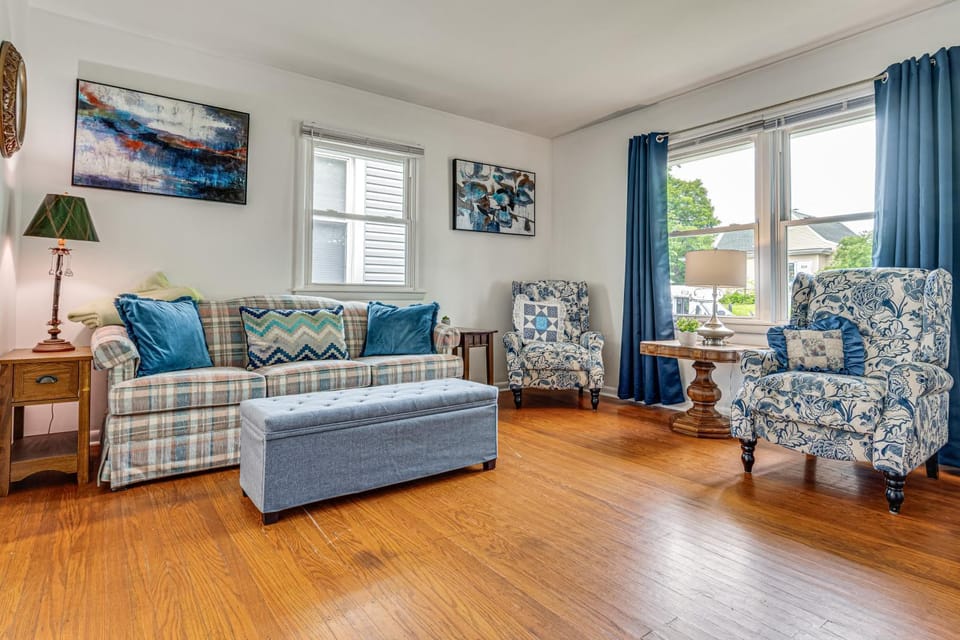 Pets Welcome! Walkable Beech Grove Haven Near Town House in Perry Township
