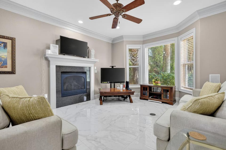TV and multimedia, Living room, Seating area, fireplace, furniture