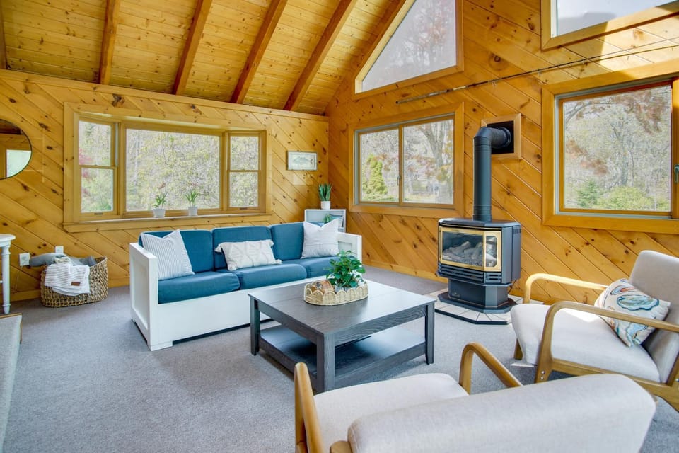 3 Mi to Nauset Beach! Family Home w/ Private Yard House in Orleans