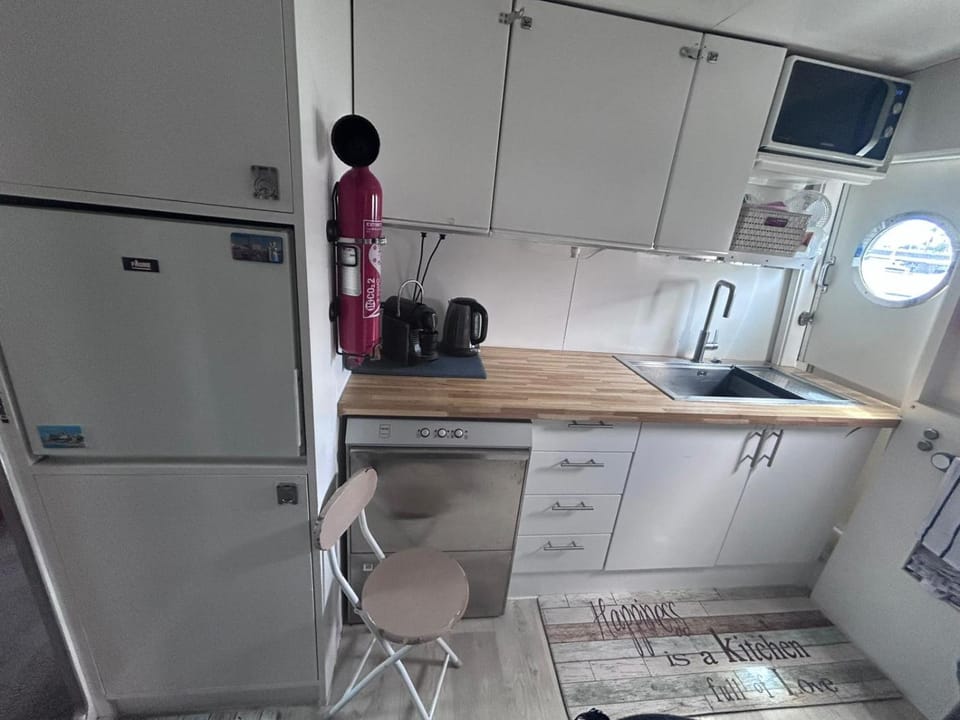 Kitchen or kitchenette, Kitchen or kitchenette, stove, Internal: Not applicable to any particular room