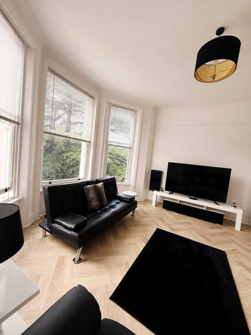 TV and multimedia, Living room, Seating area, Evening entertainment