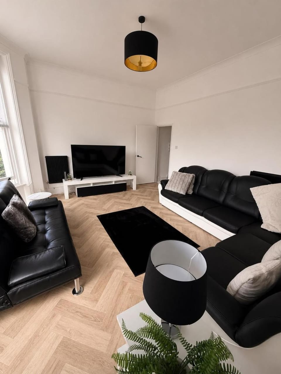TV and multimedia, Living room, Seating area, Evening entertainment