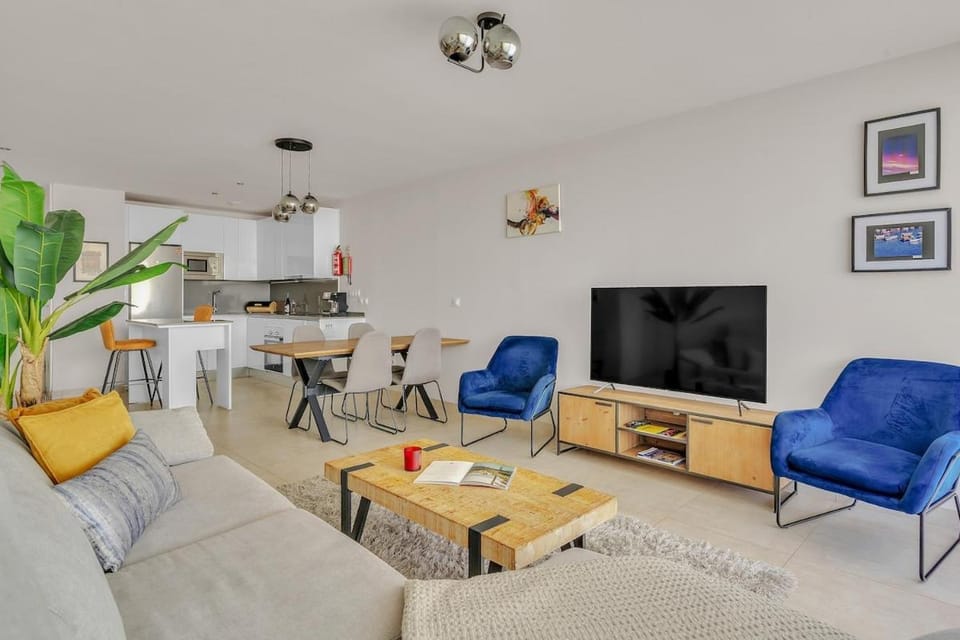 Mountain Views & Padel 2BR Casa Banderas Apartment in Costa del Sol
