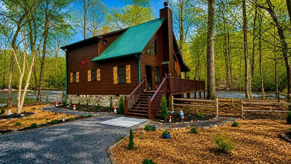 Mystic River Cottage In The Coosawattee Resort House in Georgia