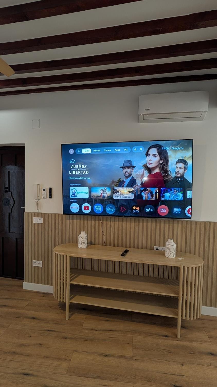 Communal lounge/ TV room, Living room