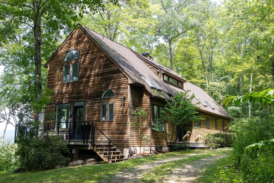 Hilltop Escape with Views & Hot Tub House in New Marlborough