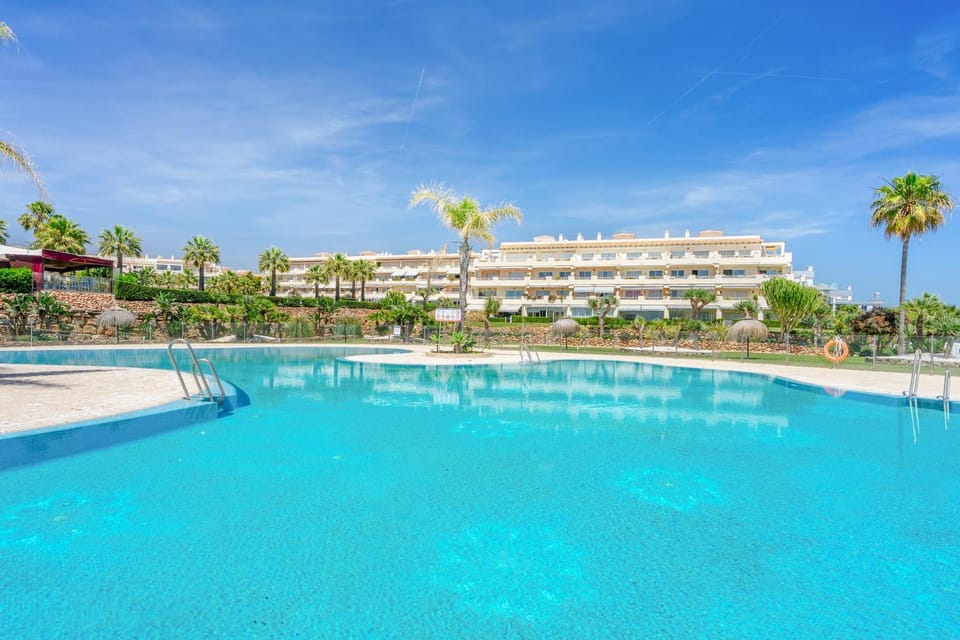 Property building, Pool view, Swimming pool, sunbed