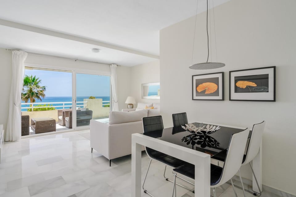 Panoramic Sea Views & Sunsets 3BR Apartment in Costa del Sol
