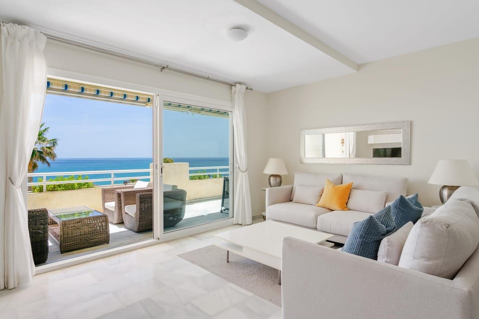 Panoramic Sea Views & Sunsets 3BR Apartment in Costa del Sol
