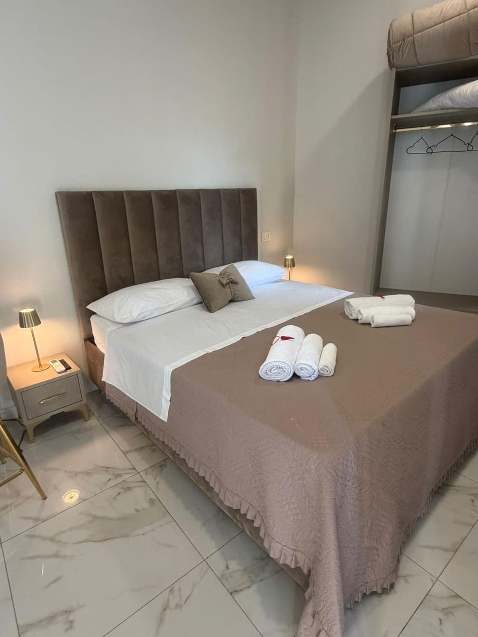 La Nuit Napoli Bed and Breakfast in Naples