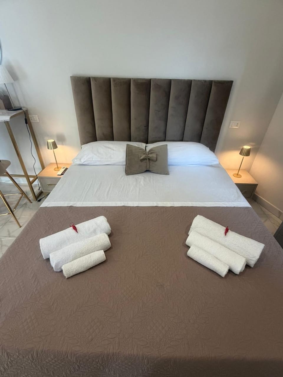 La Nuit Napoli Bed and Breakfast in Naples