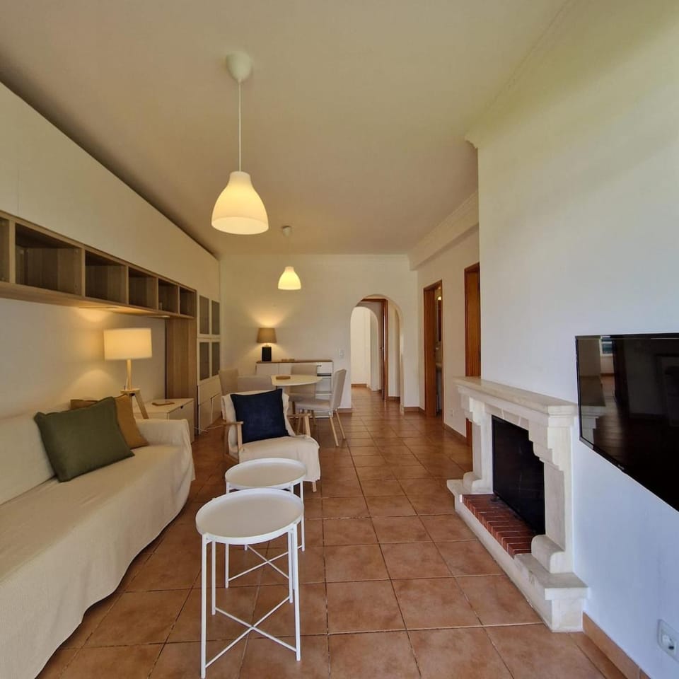 Living room, Dining area, fireplace