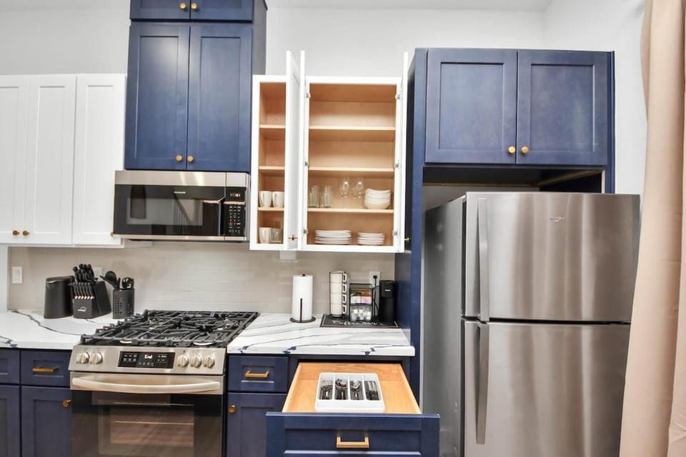 Spacious 4BR Combo Near NRG Downtown Apartment in Houston