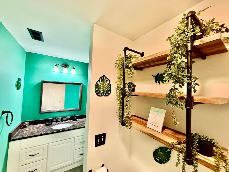 1 Queen Bedroom - Shared Home - Shared Bath - Near Lake Norman Vacation rental in Lake Norman