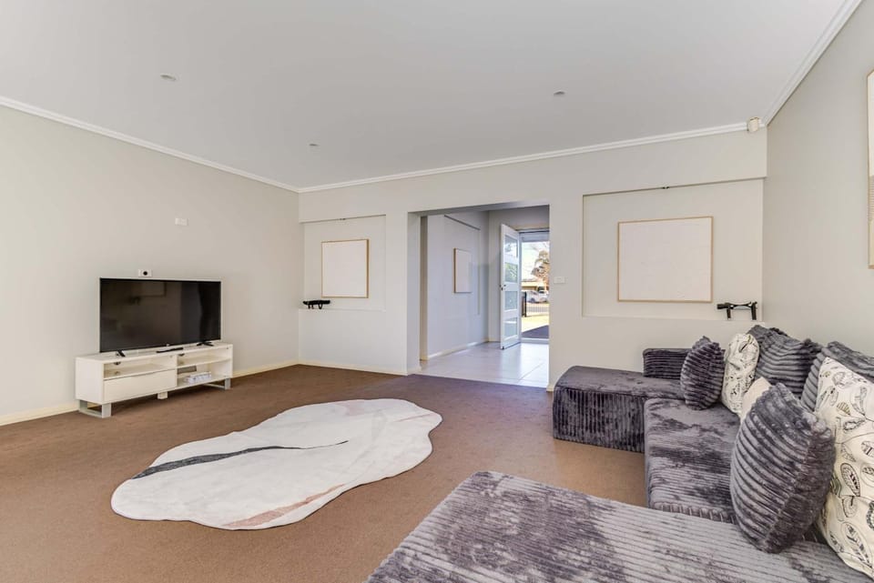 Wheelers House Family Entertainer House in Dubbo