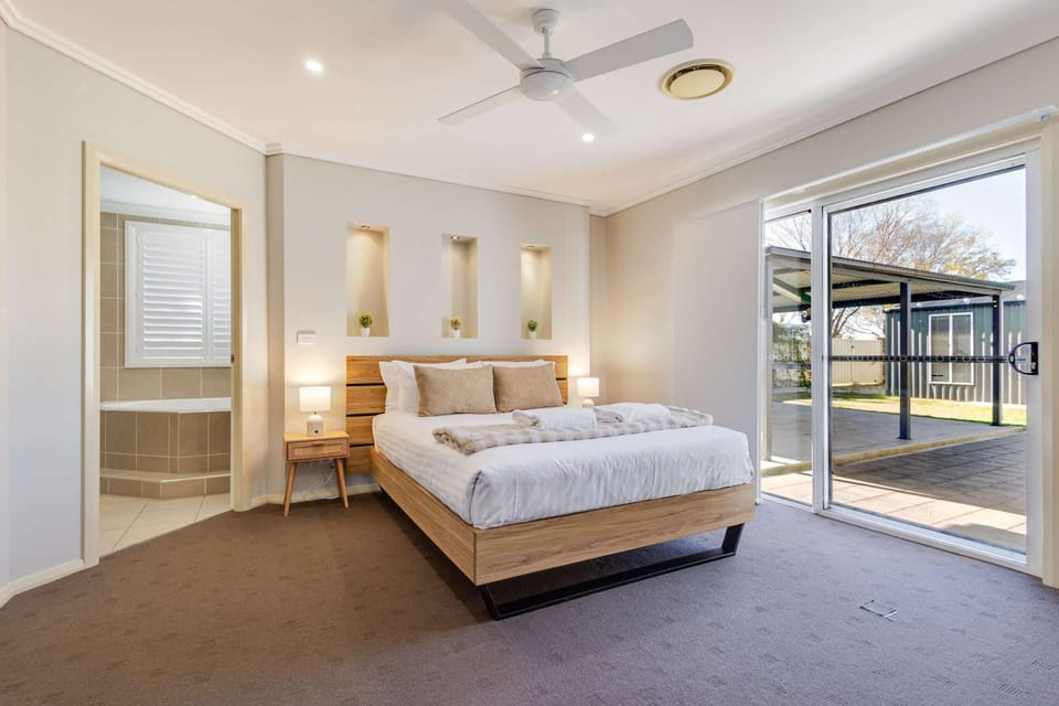 Wheelers House Family Entertainer House in Dubbo