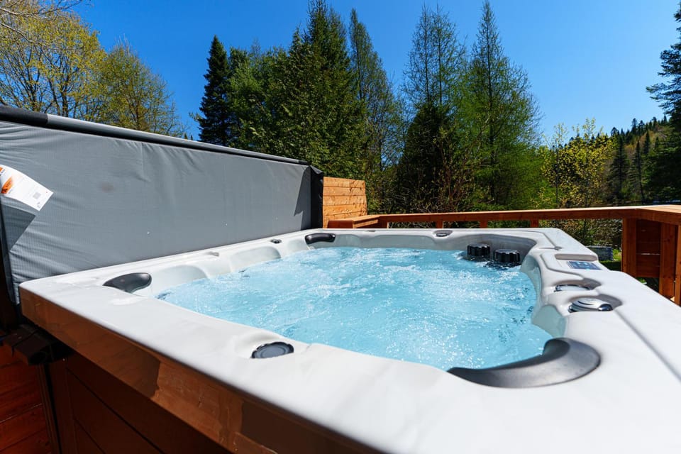 Relaxation et Nature Au Bord de l'eau avec Spa et vue sur le lac Chalet in Ontario