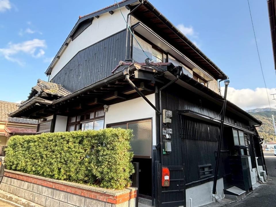 古民家 畔田邸azetatei 海まで60秒 福岡空港から電車一本の古民家一棟貸し Apartment in Fukuoka