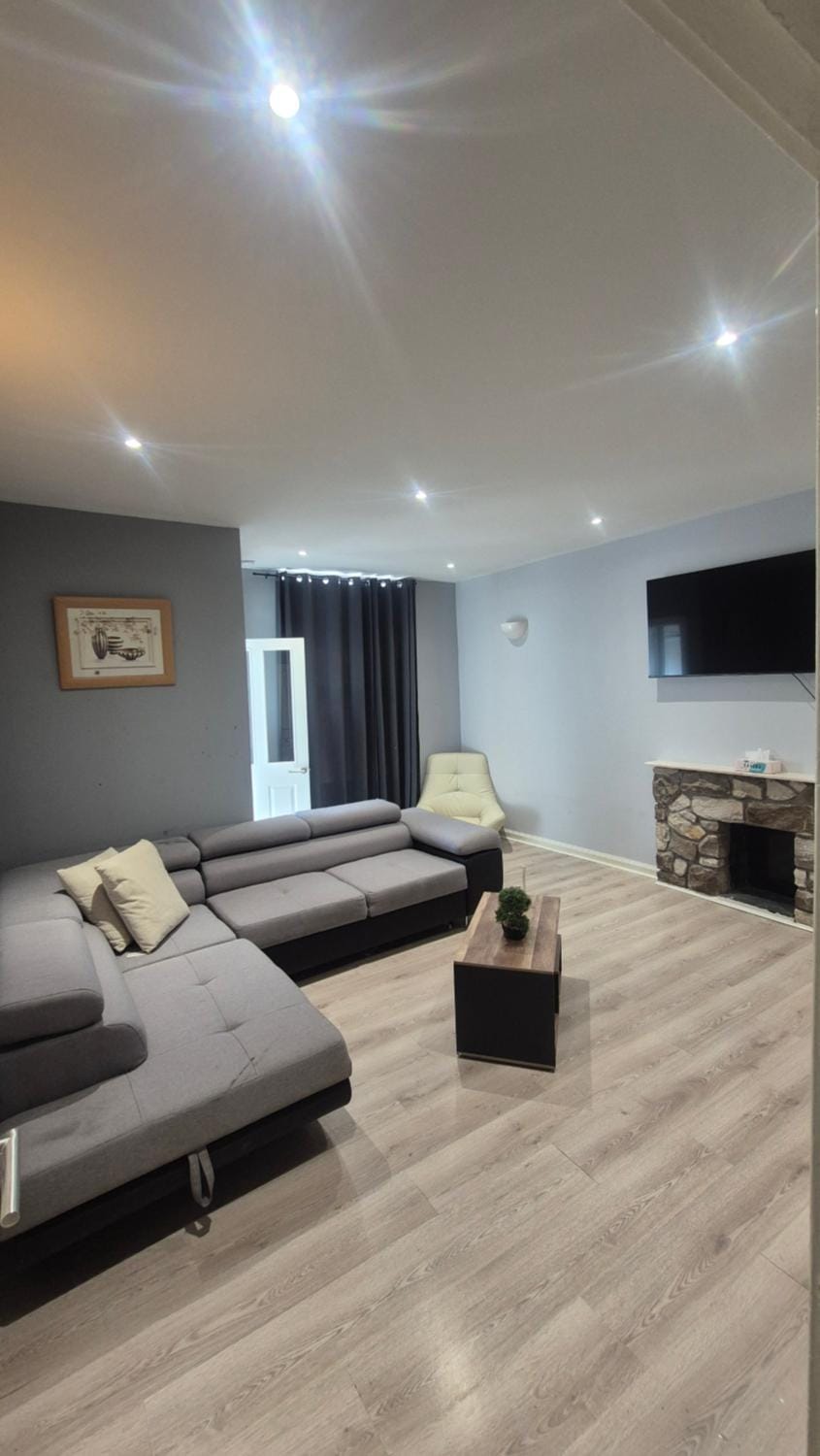 Easy Stay Jerviston Apartment in Motherwell