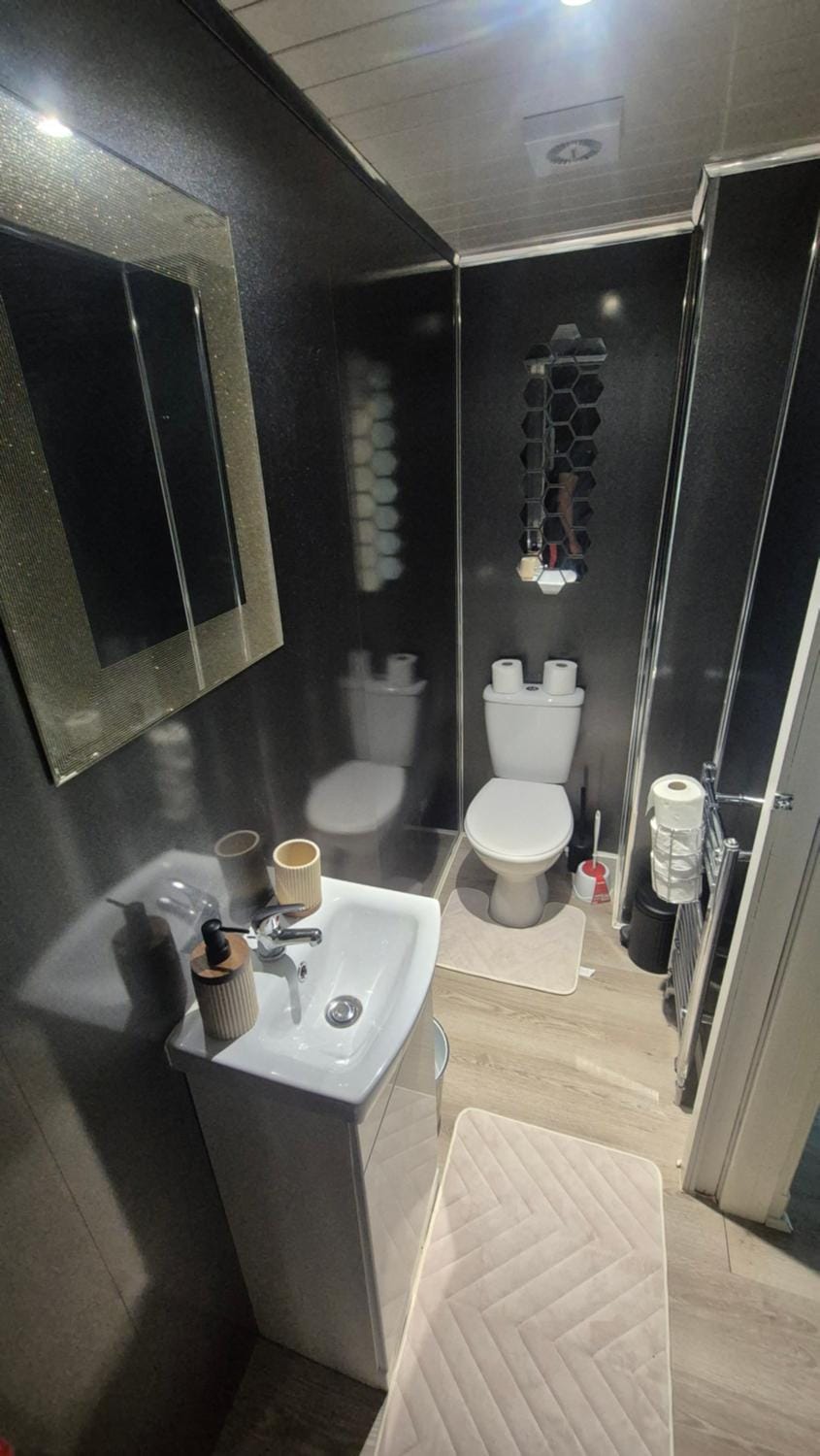 Easy Stay Jerviston Apartment in Motherwell