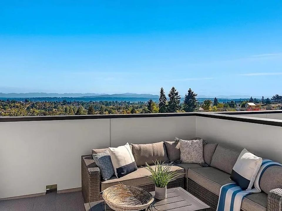 BBQ facilities, City view, Mountain view