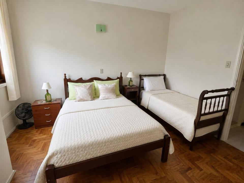 Apê 3 dormit/garagem a 1 quadra da praça Apartment in Águas de Lindóia