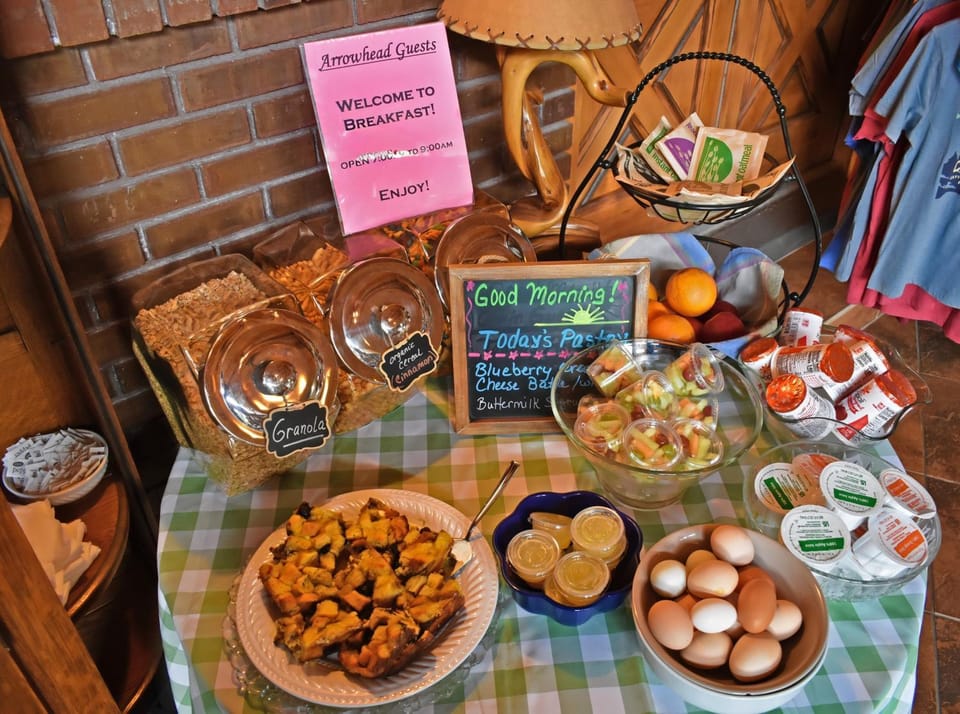 Breakfast, Continental breakfast, Buffet breakfast, English/Irish breakfast, American breakfast