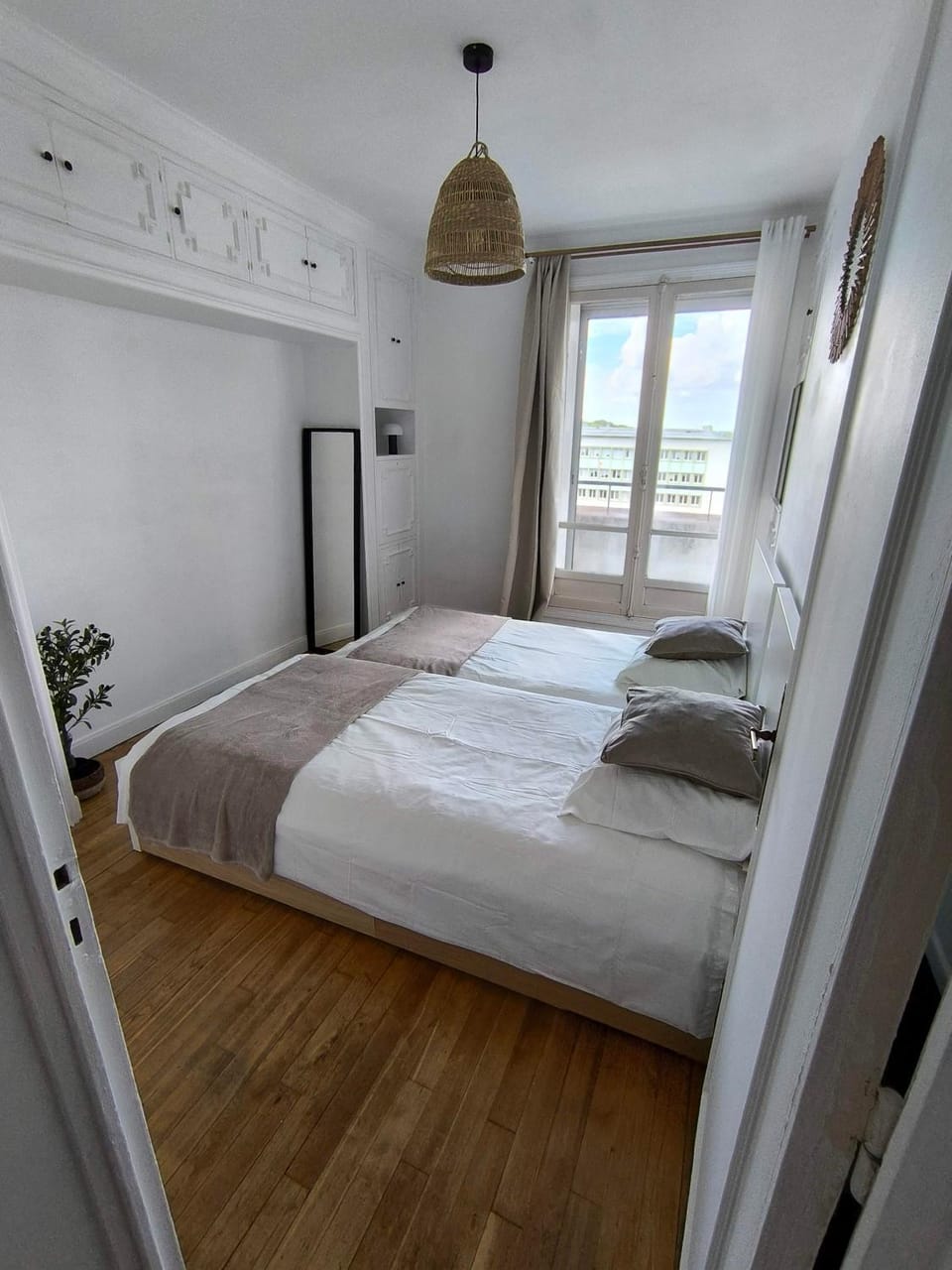 Bed, Coffee/tea facilities, View (from property/room), Balcony/Terrace, Photo of the whole room, Bedroom, Landmark view, internet, storage