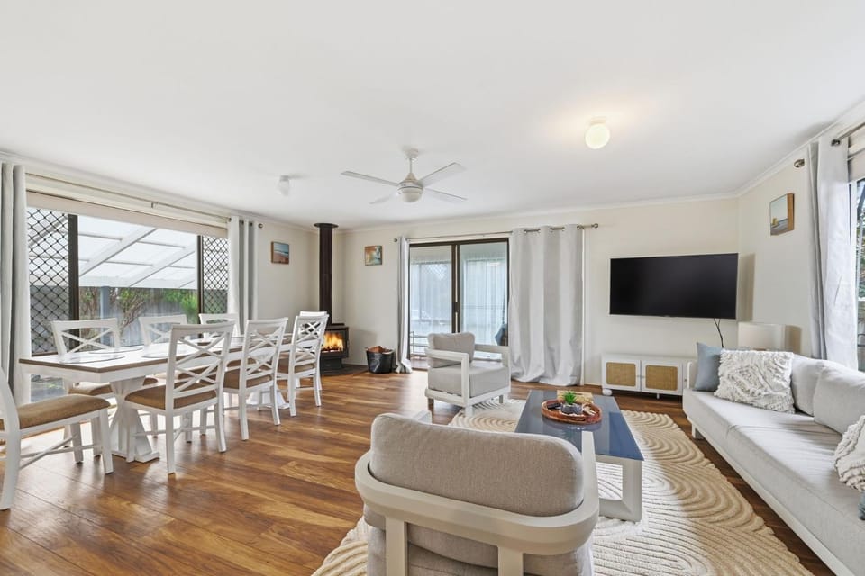 Communal lounge/ TV room, TV and multimedia, Living room, Seating area, Evening entertainment, fireplace